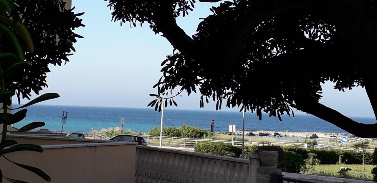 Bilocale Punta Rosa - Fronte Spiaggia Otranto Exterior photo